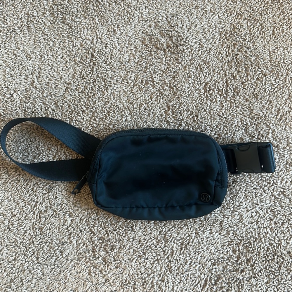 Lululemon Everywhere Belt Bag Waist Fanny Pack Black